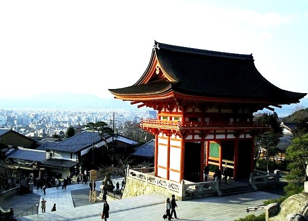 by urbanana on Flickr.Kiyomizu-dera buddhist temple in eastern Kyoto, Japan.