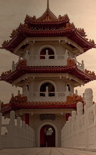 One of the twin Pagoda buildings in the Singapore Chinese gardens